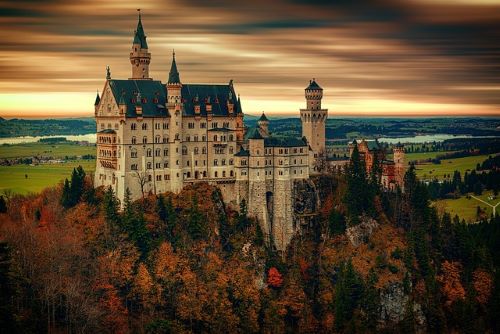 Neuschwanstein Castle by jplenio on Pixabay.